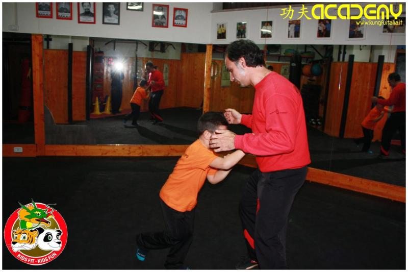 Kung Fu Academy Caserta di Sifu Mezzone Wing Chun Tjun, Ving Tsun Kung Fu Bambini difesa personale Accademia nazionale Italia scuola di taiji sanda chi kung www.kungfuitalia.i (2)